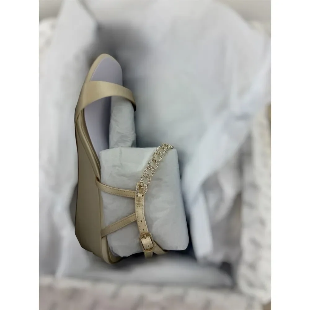 Badgley Mischka Wedge Sandals Cream Size 8